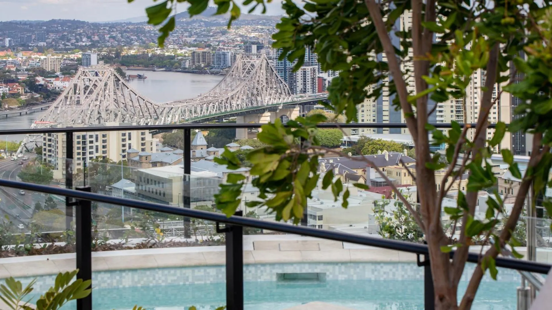 בריסביין Modern Valley Pad With Rooftop Pool, Study & Parking אוסטרליה