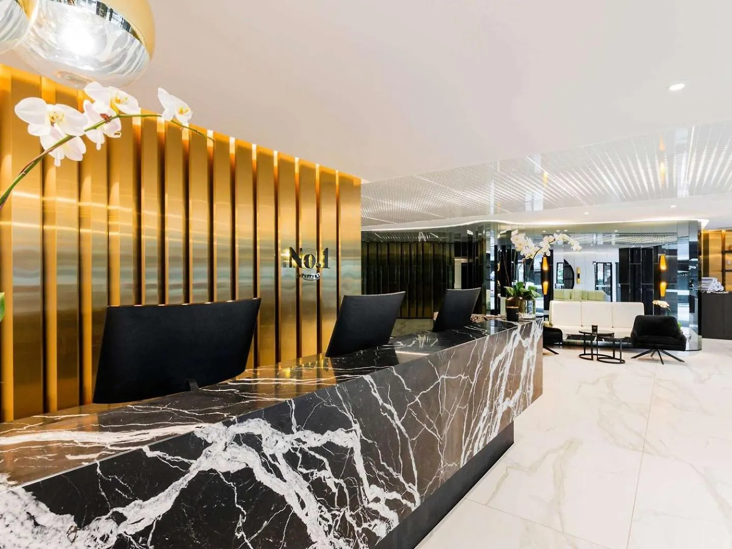 Modern Valley Pad With Rooftop Pool, Study & Parking بريزبين
