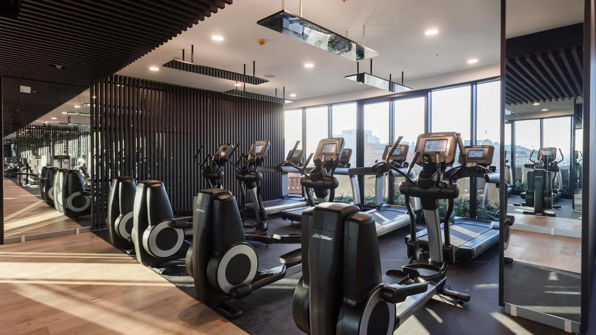 شقة Modern Valley Pad With Rooftop Pool, Study & Parking بريزبين أستراليا