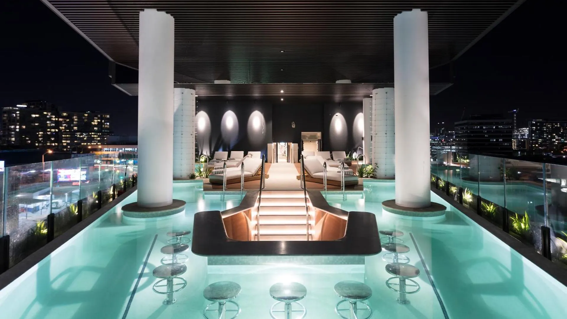 شقة Modern Valley Pad With Rooftop Pool, Study & Parking بريزبين