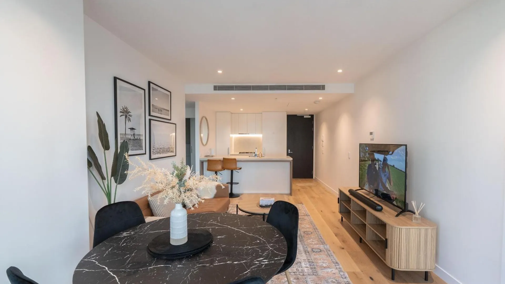 شقة Modern Valley Pad With Rooftop Pool, Study & Parking بريزبين