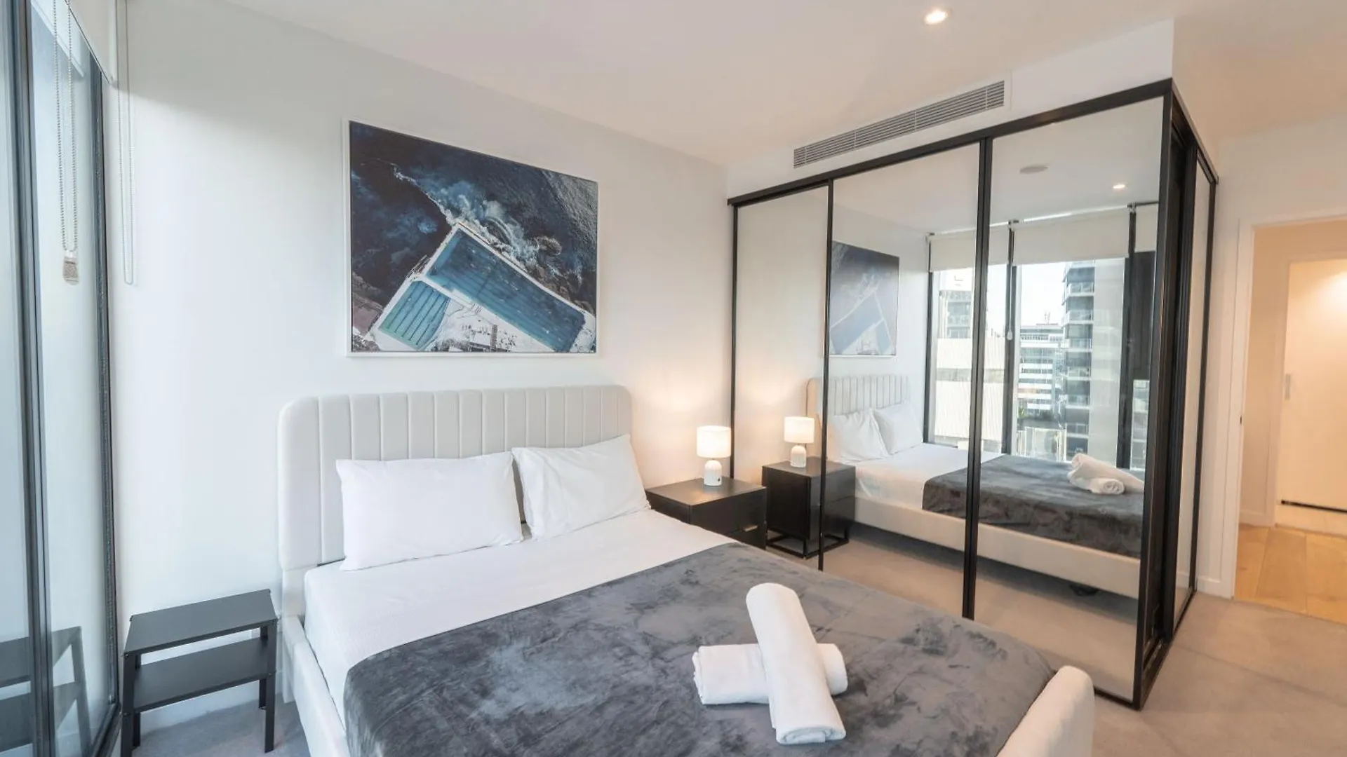 Modern Valley Pad With Rooftop Pool, Study & Parking بريزبين 0*,