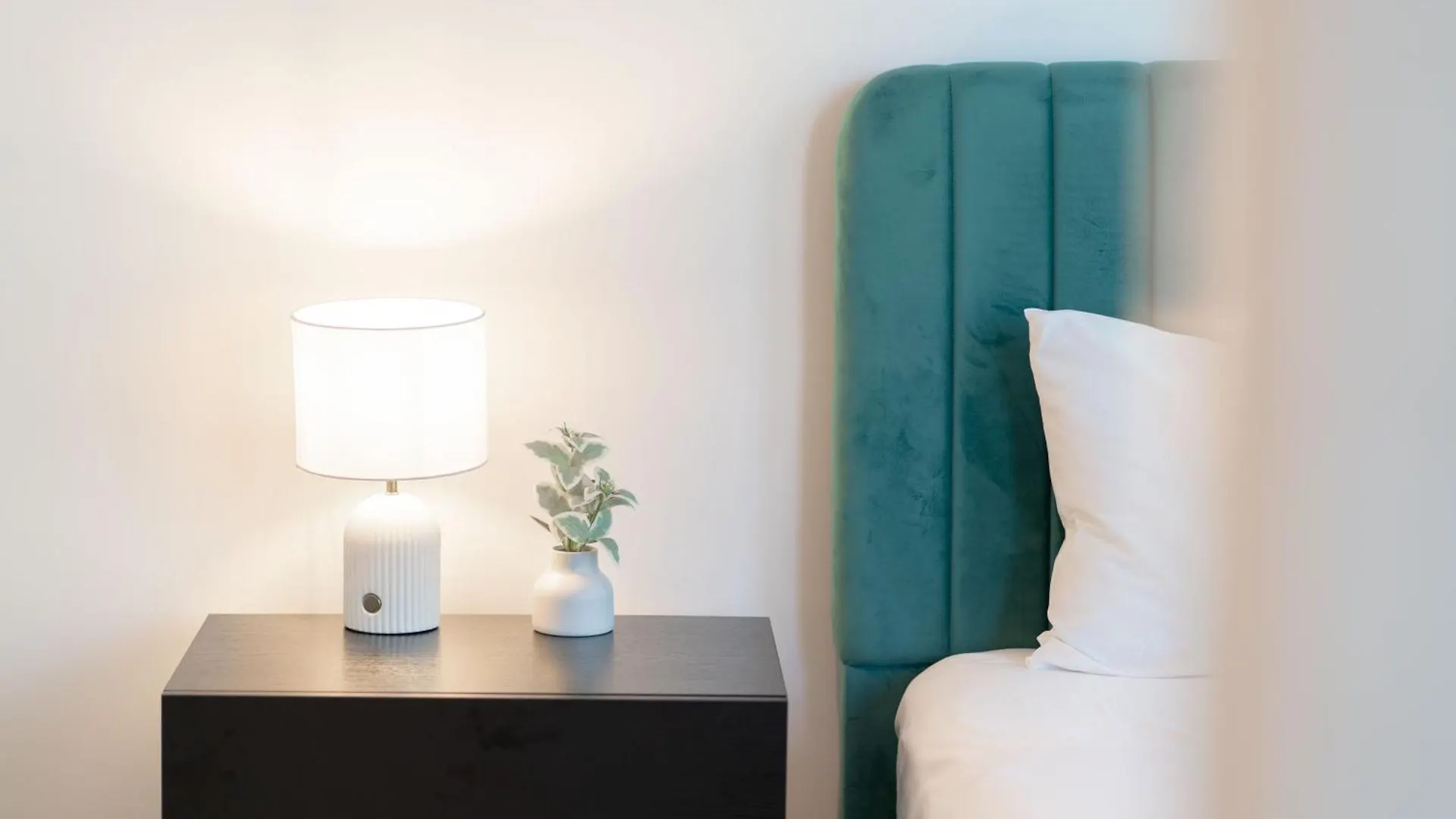 Modern Valley Pad With Rooftop Pool, Study & Parking بريزبين 0*,